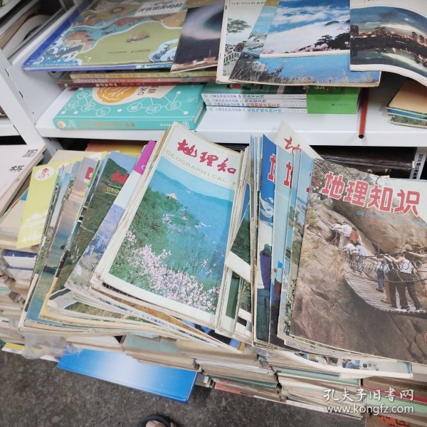 《地理知识》1976年第11、12期、1977年1、3、5、8期、1978年2-8、11、12期、1979年1-6、8-12期、1980年1-12期、1981年1-12期、1982年1-10、12期、1983年3-12期、1984年1-12全、19851-12全【94本合售】