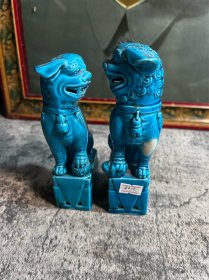 70年代，孔雀蓝狮子一对，脱釉y