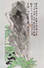 周慧写意水仙湖石67*34 周慧老师少有的清新之作，在众多设色艳丽的作品中让人眼前一亮，个人十分钟爱。从题识到构图应该是借鉴了吴昌硕的画意，但又赋予了自己独有的笔墨语言。 周慧又名生银，芳慧堂主人，酣泉居士，1961年出生于枣庄，中国著名的大写意花鸟画家崔辉先生的入室弟子，中国美术家协会会员，文化部北京侨联画院签约画家，华夏名人艺术书画院常务理事，启宝阁文化艺术传媒中心顾问，山东画院画师。