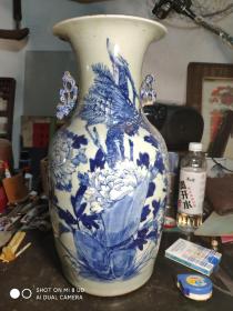 清代中晚期豆青加青花瓷瓶