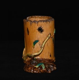清乾隆年制仿生瓷节节高笔筒，高14×15.5厘米