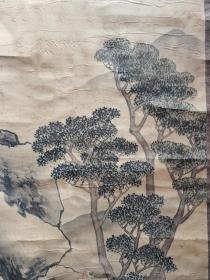 松村吴春 ，日本南部绘画大师之一。 山水人物绢本老画 立轴，高级裱工。年代久远，画面黄斑，褶皱，请细看图片。

松村吴春（Matsumura Goshun，1752－1811年）本姓松村，名丰昌，通称文藏，字伯望，号允白、月溪、蕉雨亭、百昌堂。日本江户时代画家，四条派创始人。日本南部绘画大师之一。
松村吴春结合中国文人画的风格，提高了日本绘画的艺术性与表现力。
画心尺寸：107×50