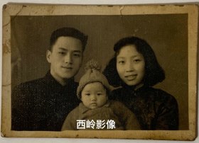 【老照片】1954年一家三口合影留念