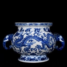 明宣德青花龙纹双耳炉。高14.5厘米，直径22厘米