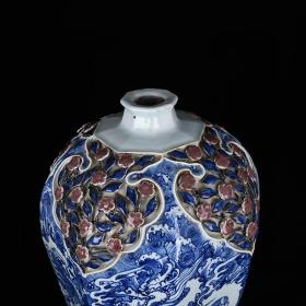 元青花釉里红贴塑花卉海水刻白龙纹八方梅瓶