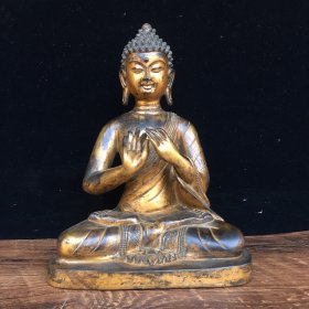 纯铜佛像，高22厘米，宽18厘米，重2850克，
