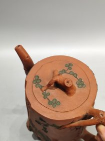 老珍藏，《楊鳯年製》底款，盖款［鳯年］，松桩老紫砂壶一把，包浆自然，保存完整，收藏的佳品。