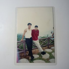 老照片-九十年代父子二人在长沙岳麓山景区留影（过塑）