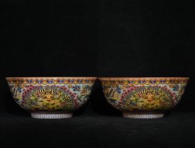 清乾隆珐琅彩描金唐卡窑碗一对，高6.5×15厘米