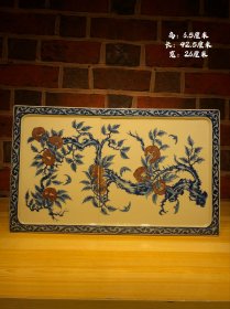 青花釉里红九桃瓷茶桌。瓷胎端正，纹饰青花釉里红寿桃图案，画作精细，瓷质细腻，手感平滑，摆放端正，包浆厚重，完整全品。