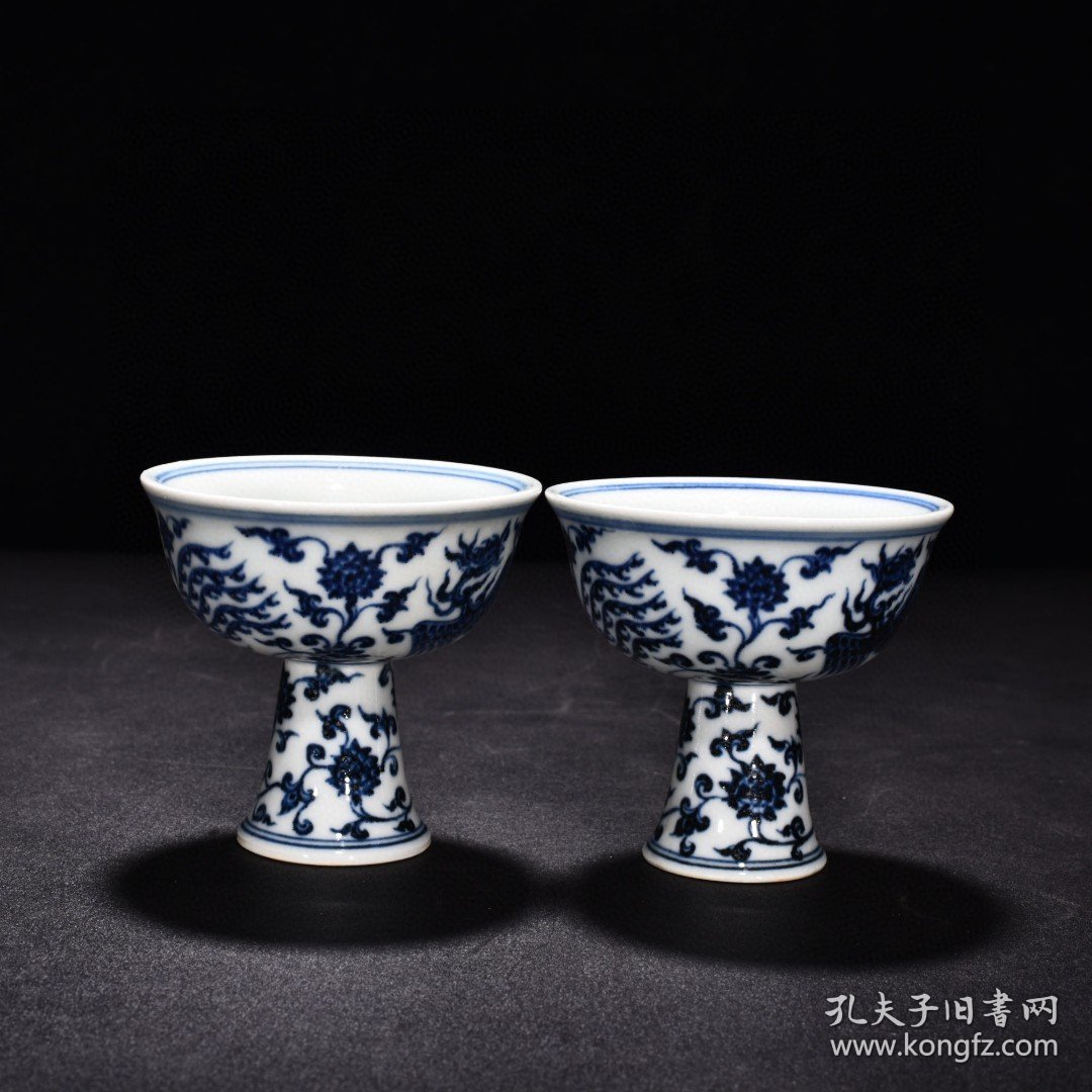 瓷器 明宣德青花凤纹高足杯 高8.3厘米 宽9.1厘米