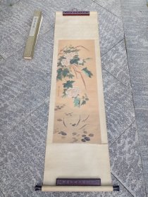 龚爱玲国画精品《芙蓉游鱼图》，绢本，立轴原裱（七八十年代装裱），武汉国画院出口创汇产品，品好包快递发货。