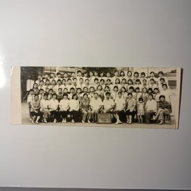 老照片-长沙市某小学八七届六甲班毕业留念 前排奖状内容为“一九八二年长沙市小老虎杯足球比赛 甲组第一名”（背面有文字说明）