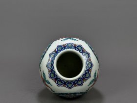 清乾隆斗彩螭龙纹罐16/15.5厘米