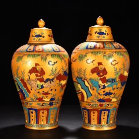 明成化金地五彩萧何月下追韩信人物纹梅瓶（萬贵妃铭文） 高42.5厘米 宽22厘米