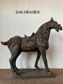 三彩彩绘马，器型精美
