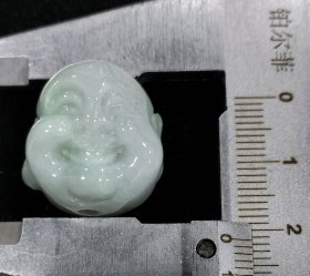 天然翡翠佛头挂件一个，品相一流。