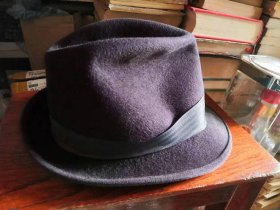 老的呢子礼帽，品相如图，完好，帽围54厘米左右，十分怀旧