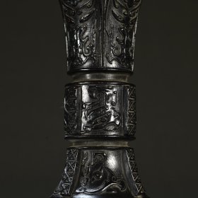 清代 紫檀饕餮蕉叶纹花觚一对