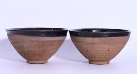 宋建窑露胎曜变釉盏一对，高7×13.1厘米