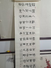 ￼ 邱忠，字思禹，号劭能，男，1953年生。艺号矮檐居士，美术本科毕业，系湖南益阳师范专科学校美术高级讲师，湖南省书协会员，湖南省美协会员，湖南花鸟画家协会会员，省直书画家协会会员，益阳印社、洞庭印社社员，文星书画院书画家。 自1980年起，书画印作品刊发于《中国书画报》、《美术报》、《书法》、《书法报》、《书法导报》、《中国教育报》、《湖南日报》等报刊发表数百件