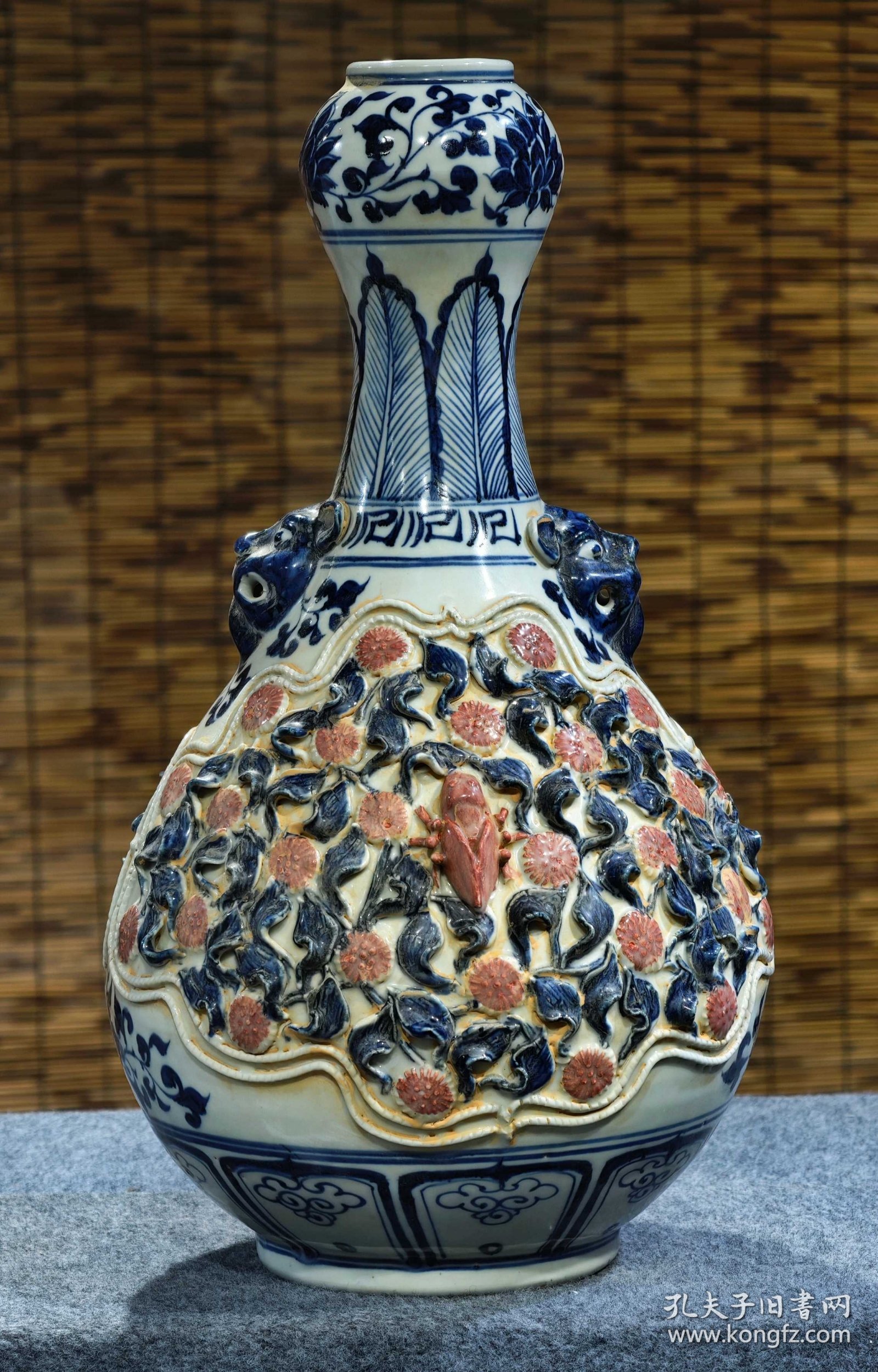 旧藏 识款【大元国至正元年九月】青花釉里红捏塑两面开窗兽首堆塑蒜头瓶一对，此瓶捏塑工艺精美，寓意一鸣惊人，胎体厚重感十足，保存完整，尺寸见图一