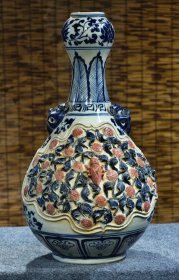 旧藏 识款【大元国至正元年九月】青花釉里红捏塑两面开窗兽首堆塑蒜头瓶一对，此瓶捏塑工艺精美，寓意一鸣惊人，胎体厚重感十足，保存完整，尺寸见图一