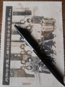 当涂县丹阳中学高二理科班全体女生合影1985年4月2日杨有林、邰晓萍、夏梦党、陈立平、秦红兰、周玉娟、张德翠、曹余芳、魏虹、陈军、程绍红、卫香香、吴宗英、尹菲莉。