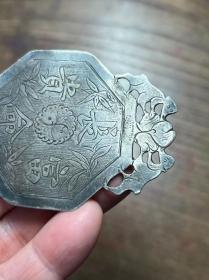 “新庆制”猴子摘桃长命富贵银饰牌