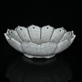 宋代官窑开片花型洗（19×6cm）