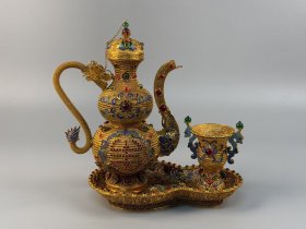 珍藏精品掐丝多宝镶嵌福寿酒具 高度:29.5cm，长度:26cm，宽度:25.5cm，整体重:1080克。