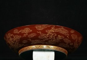 清乾隆年制珐琅彩描金松鹤延年纹赏盘，高4.7×21.8厘米