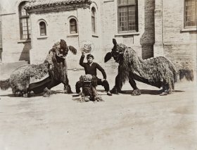 民国老照片 包真包老 原版原照 街头舞狮子民俗照片 日本随军记者拍摄 规格:11.2*8.7厘米