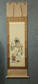 七福神 日本回流画轴挂轴 手绘设色 善彦之作 绢本裬裱 福寿边裱与惊燕带 轴全，纵190Cm横54Cm。 编号(F187)