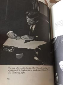 Thirteen Days A memoir of the Cuban missile crisis by Robert Kennedy -- 罗伯特 肯尼迪《十三天：古巴导弹危机回忆录》