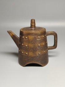 老珍藏，冯桂林《金鼎商标》底款，［桂林］盖款，老紫砂壶一把，包浆自然，保存完整，收藏的佳品。