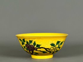 清康熙素三彩牡丹花卉雕刻龙纹碗