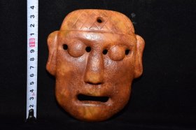 红山文化老玉脸谱、雕刻精美，包浆醇厚，品相完美、重量370克、