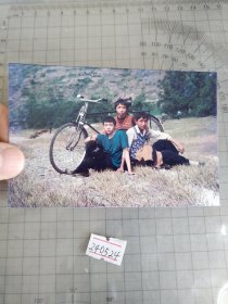 老照片八九十年代少年与自行车