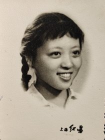 建国初期留长辫子的美女