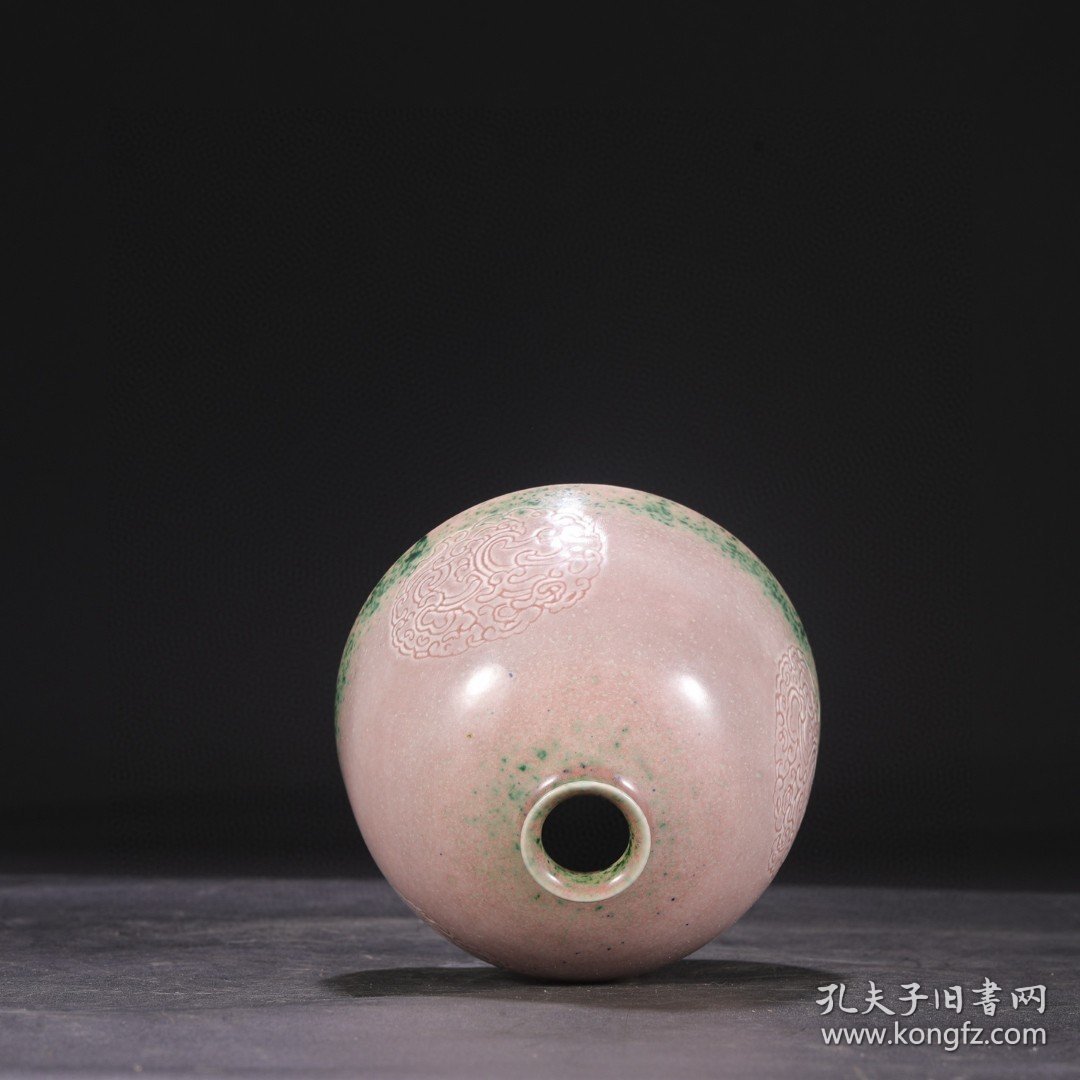 旧藏 清代 康熙豇豆红釉暗刻团龙纹太白尊