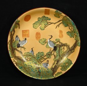 清乾隆年制珐琅彩描金松鹤延年纹赏盘，高4.7×21.8厘米