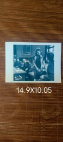 民国美女苏曼意1965年在烈火中永生的照片，导演水华，前排小姑娘方舒，二排于蓝饰江姐，项堃饰徐鹏飞，其夫人阮斐，中间的是双枪老太婆胡朋，蔡松龄儿子蔡安安，王心刚、很多民国名人。