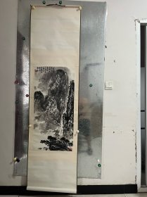 吕国柱，现为国家一级美术师、中国国际书画研究院副院长、中国太行书画研究院副院长、中国书画文化艺术家协会理事、中国书画艺术委员会委员、中国民族文化研究院研究员，北京东方美术馆美术主任。河北美术家协会会员，山海关美术家协会主席。作品保真