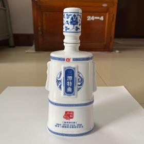 三潭特曲珍藏版古钟形青花瓷酒瓶