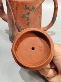 老珍藏，《楊鳯年製》底款，盖款［鳯年］，松桩老紫砂壶一把，包浆自然，保存完整，收藏的佳品。