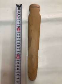 黄杨木古琴式臂搁 尺寸：28*5cm（注，该臂搁边角有一处裂口）