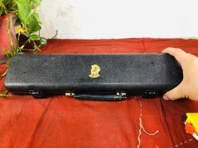 时期老星海金属长笛一个，原盒，品相不错，正常使用！时期老乐器！