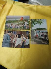 1952年明信片存3张：少年儿童队向毛主席献礼、少年儿童队员们在杭州西湖郊游、托儿所的孩子们游北海公园
