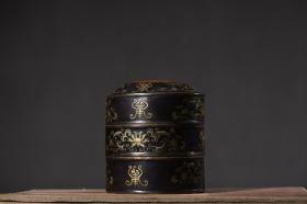 旧藏老锡胎描真金漆器缠枝莲纹福寿盒
高10.5cm    直径9.5cm
重639克
